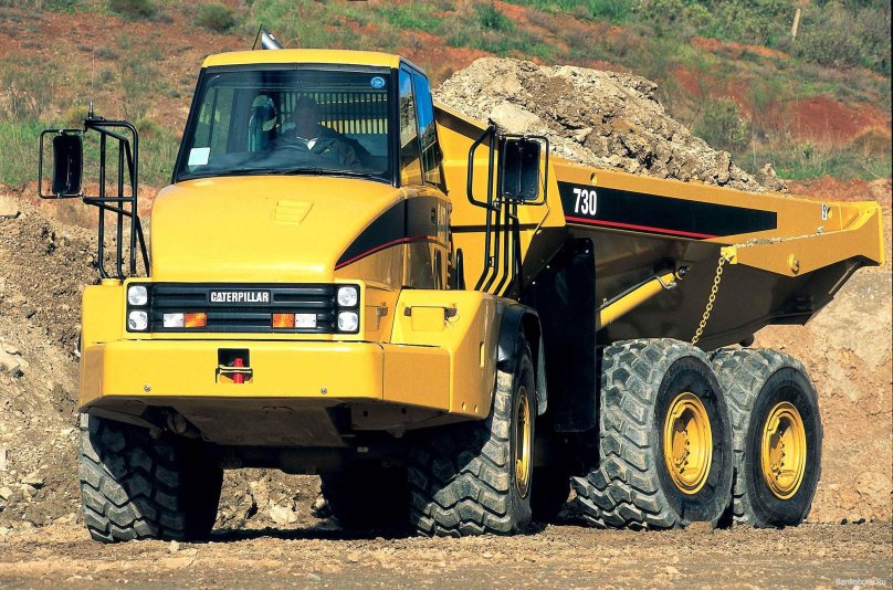 Самосвал Caterpillar 730