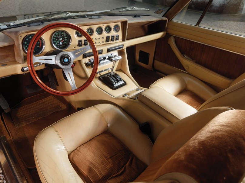 De Tomaso Longchamp салон