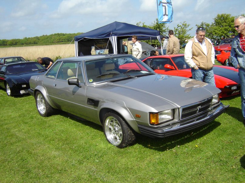 Автомобиль de Tomaso Longchamp Spider