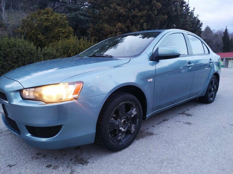 Лансер серо зеленый