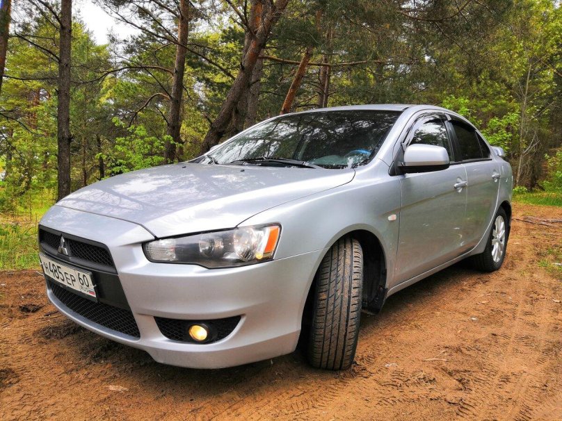 Mitsubishi Lancer 2010 года