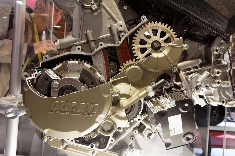 Десмодромный привод клапанов Ducati