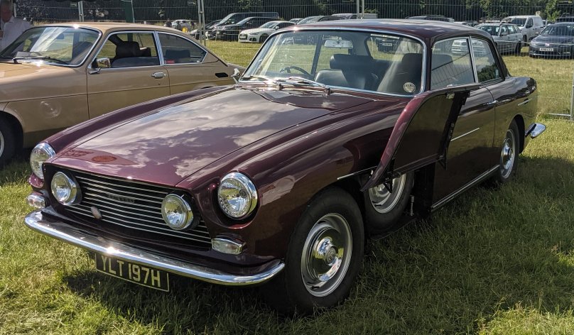 Автомобиль Бристоль 410