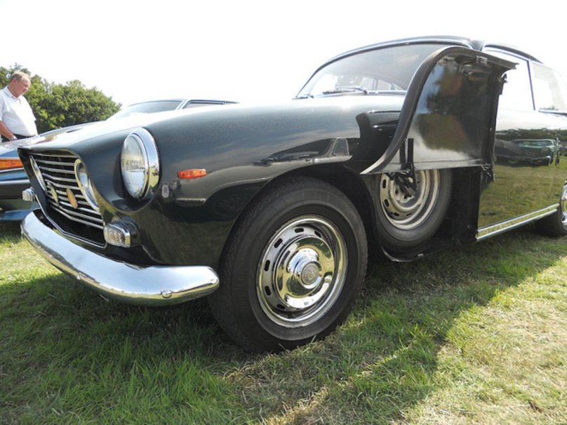 Автомобиль Бристоль 410