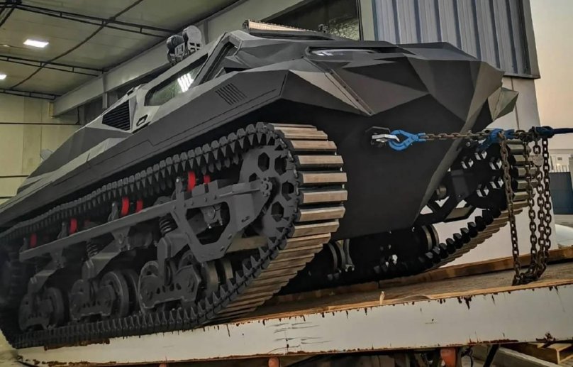 Гусеничный броневик Storm