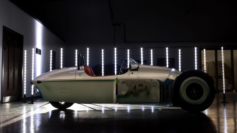 Трёхколёсный спортивный автомобиль