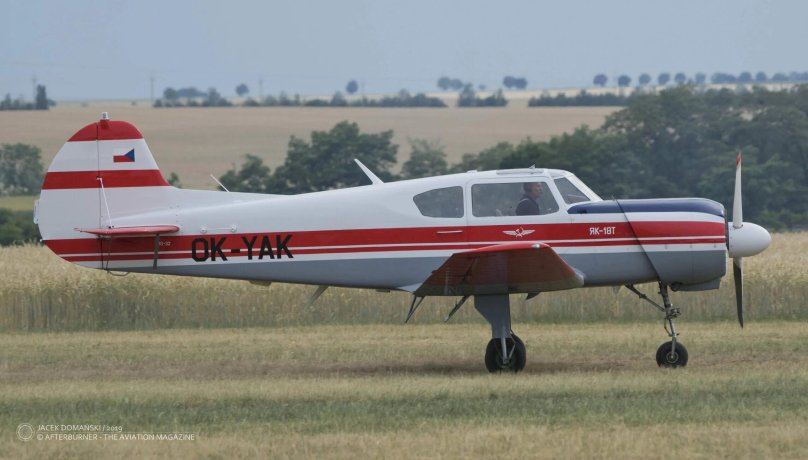 Гагарин на як 18