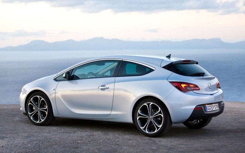 Opel Astra GTC 2012