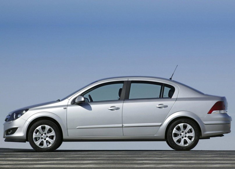 Опель Астра седан