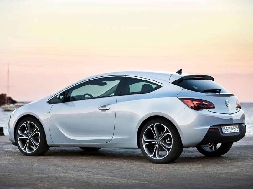 Opel Astra GTC 2013
