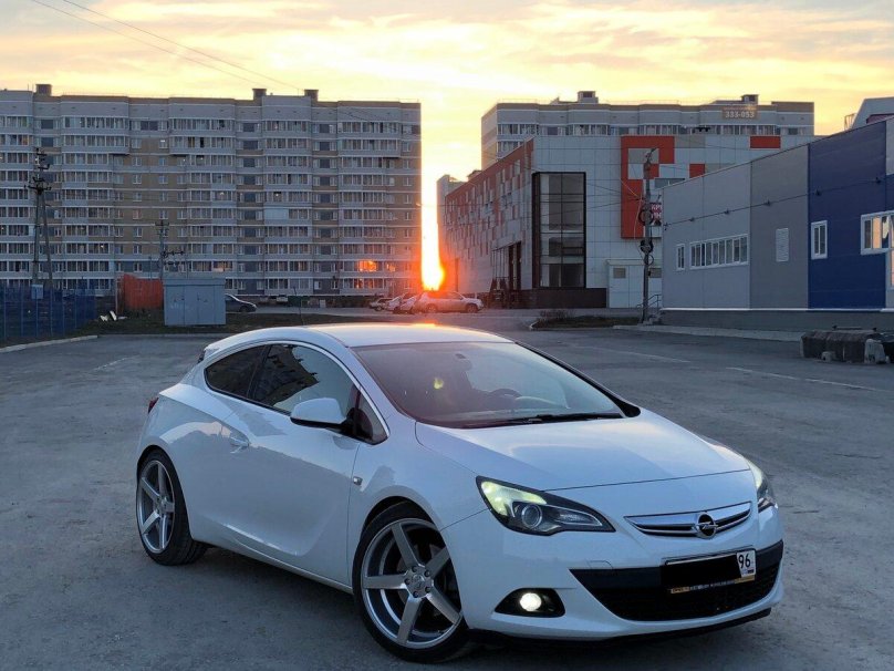 Opel Astra GTC 2012