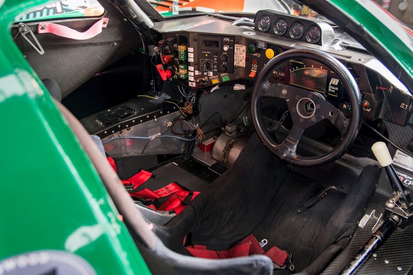 Mazda 787b салон