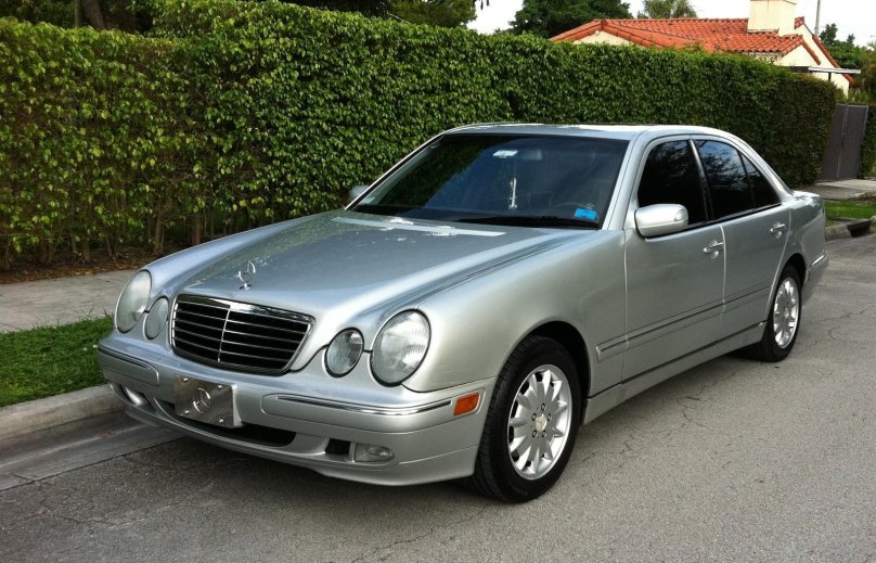 Mercedes Benz e320