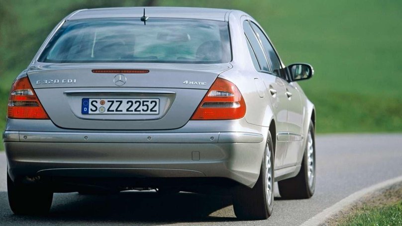 Мерседес Бенц е 320