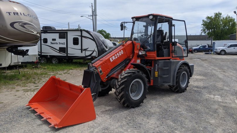 Телескопический погрузчик er-2500