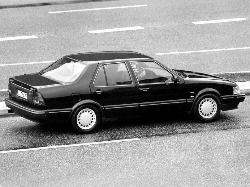 Машина Saab 9000