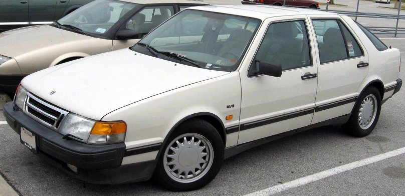 Машина Saab 9000