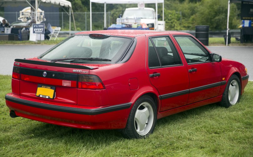 Saab 9000 красный