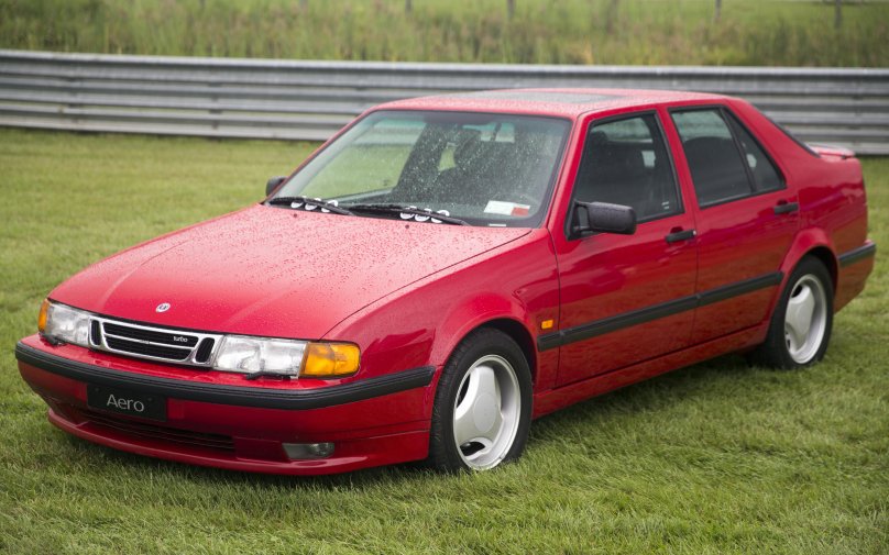 Saab 9000 красный