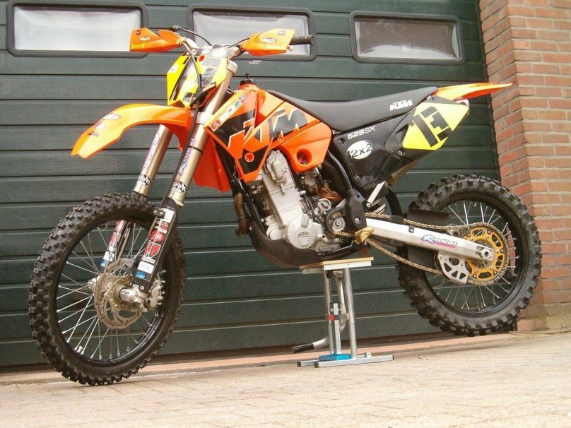 KTM 525