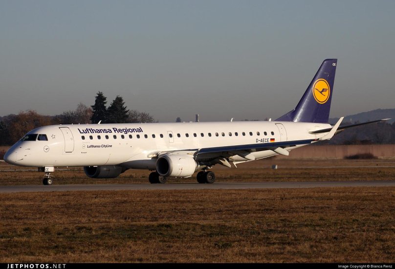 Embraer 195