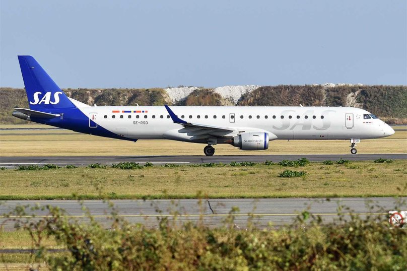Embraer 195