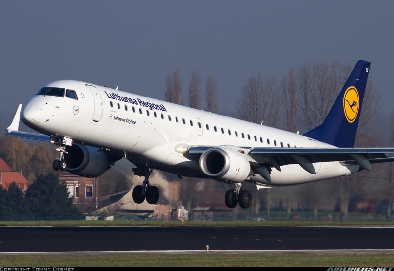 Самолет Embraer EMB 190 EMB 195