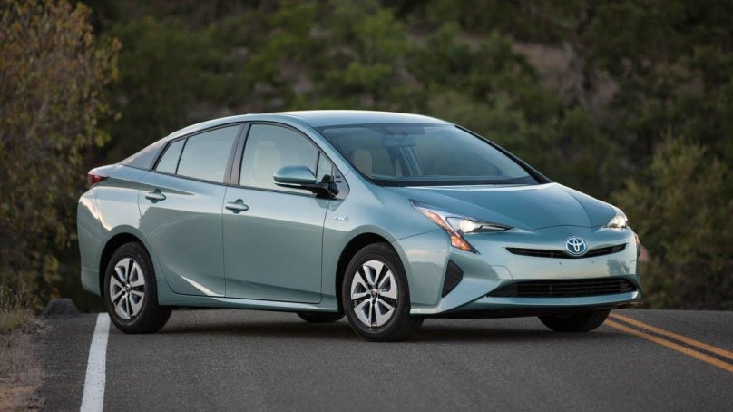 Тойота Приус седан