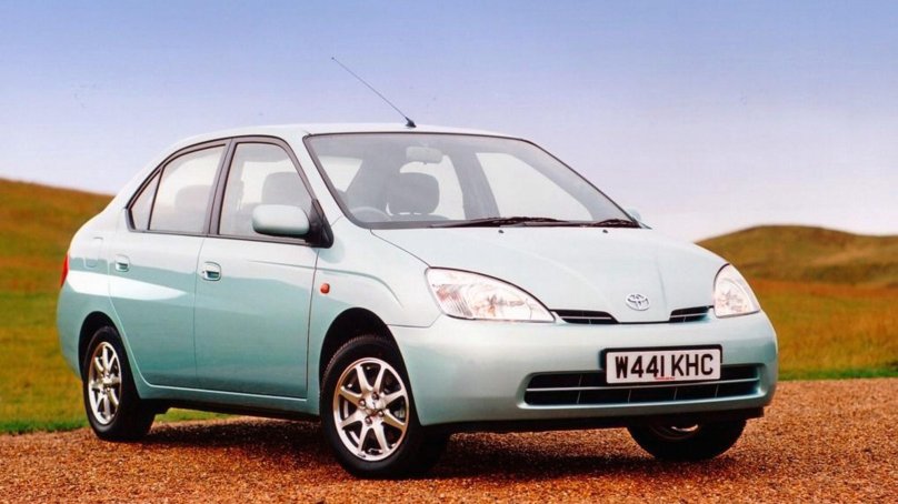 Тойота Приус гибрид 1 поколение