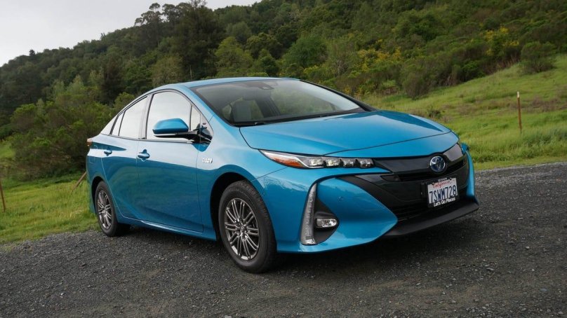 Тойота Приус гибрид 2020