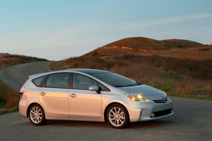 Toyota Prius v ( ) 2011