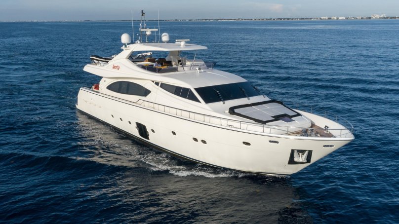 Моторная яхта Ferretti