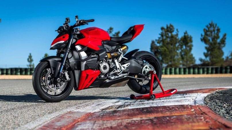 Ducati Streetfighter v2