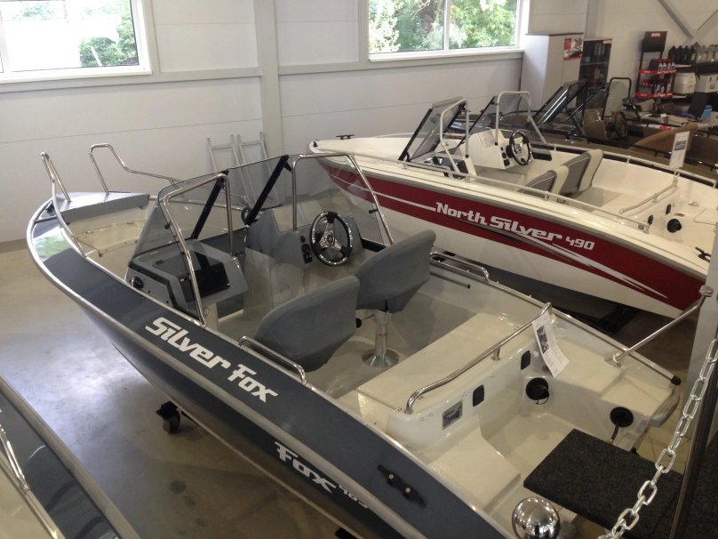 Катер Сильвер Фокс 485