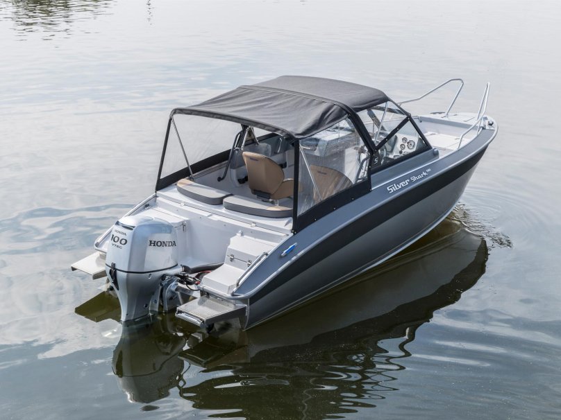 Катер Сильвер Шарк