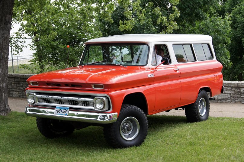 Chevrolet Suburban 1 поколение