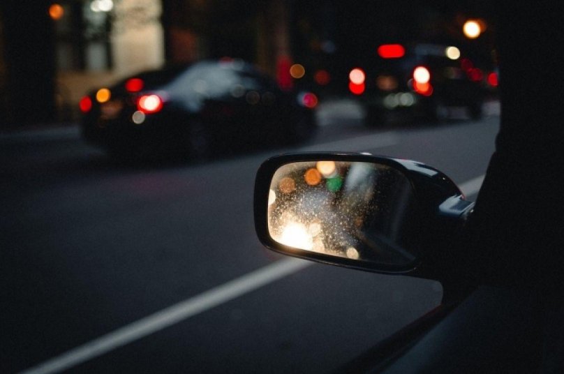 Зеркало машины ночью