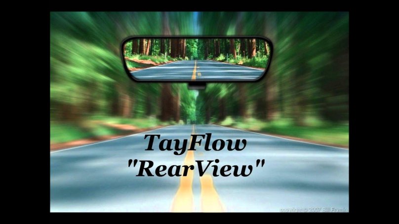 Дорога в зеркале заднего вида