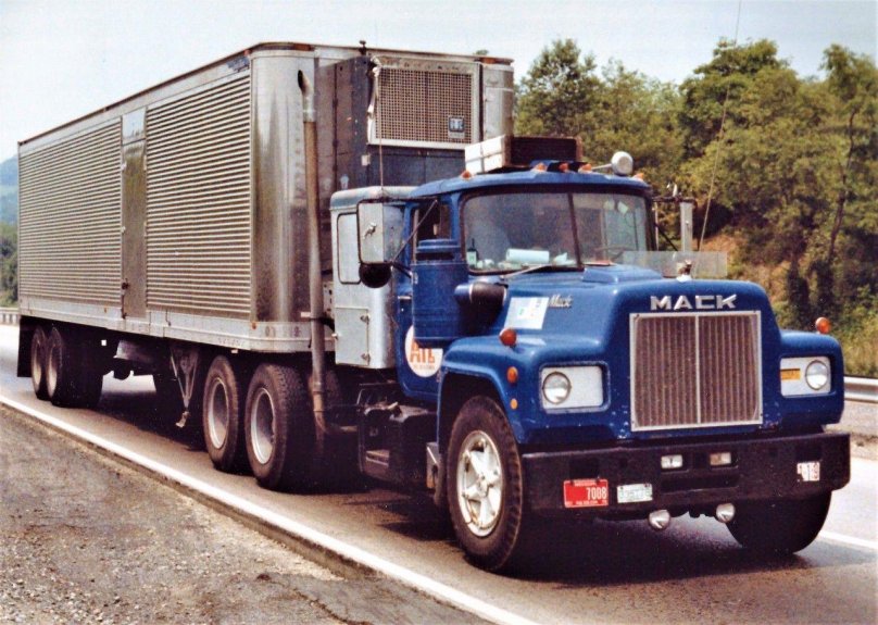 Mack RL 700