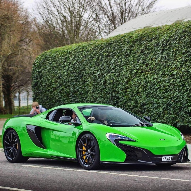 MCLAREN 650s зеленый