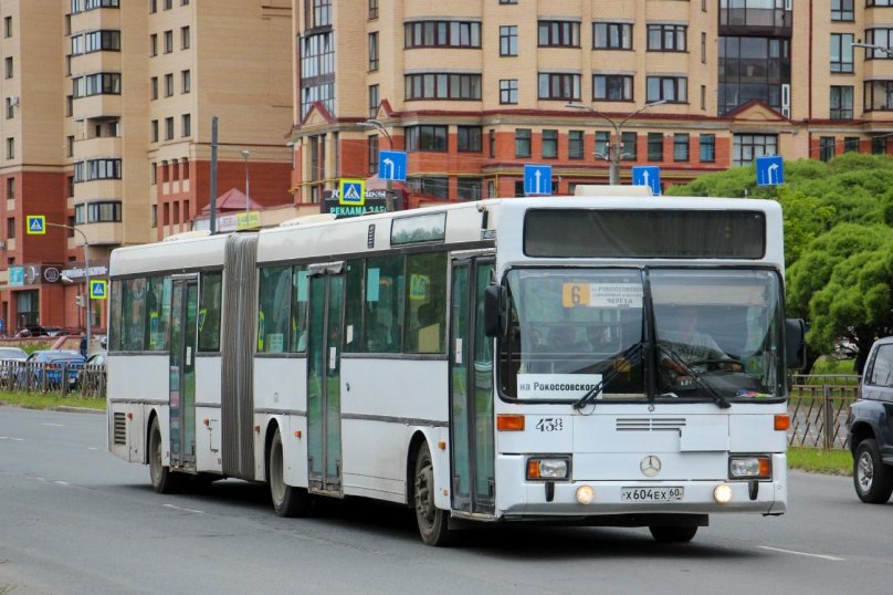 Автобусы с флагами России Мерседес