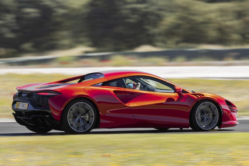 MCLAREN Artura gt4