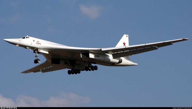 Стратегический бомбардировщик ту-160