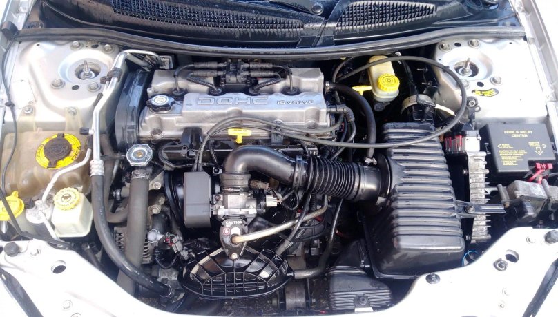 Подкапотка dodge Stratus