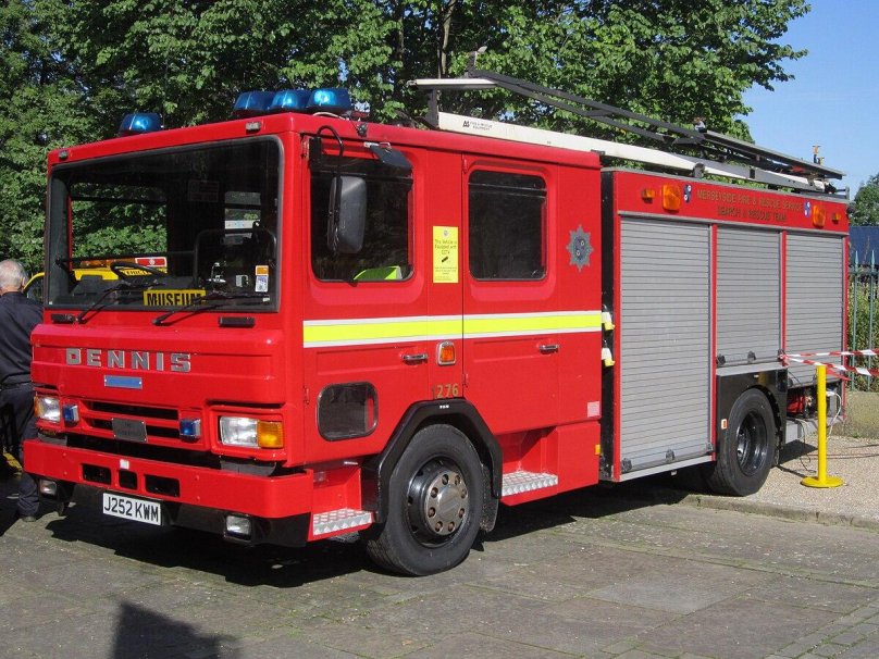 Автомобиль Dennis