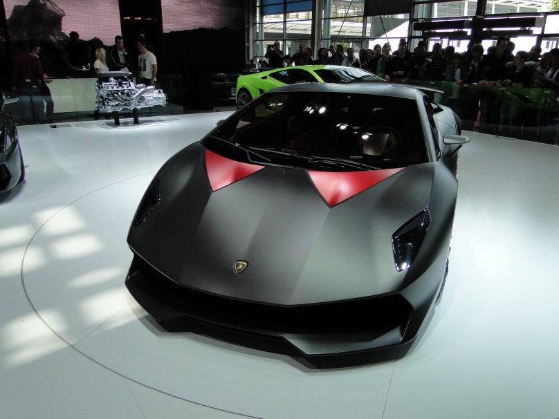 Ламборджини Sesto elemento
