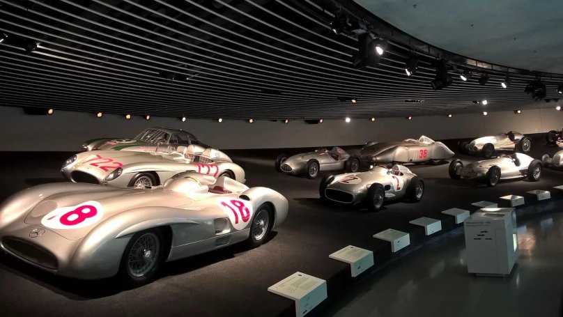 Музей Мерседес в Штутгарте