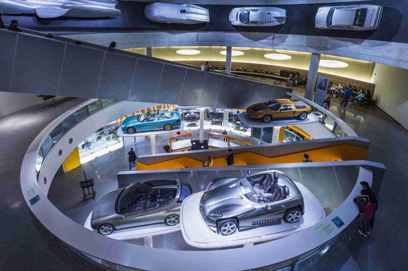 Музей Mercedes-Benz в Штутгарте Германия