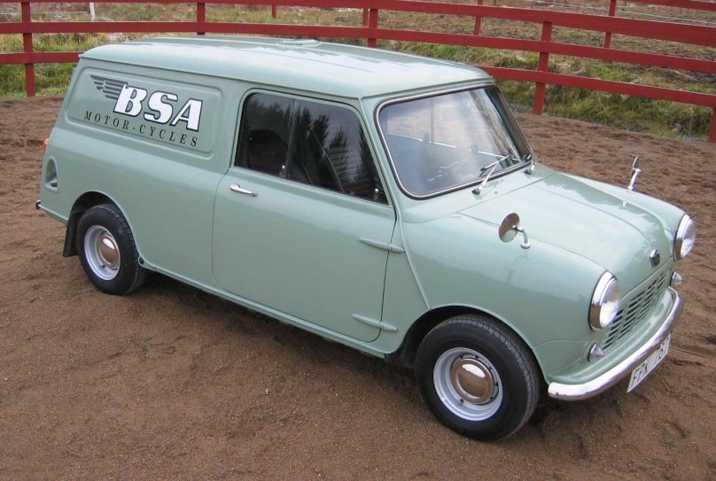 Астон мини Ван старый