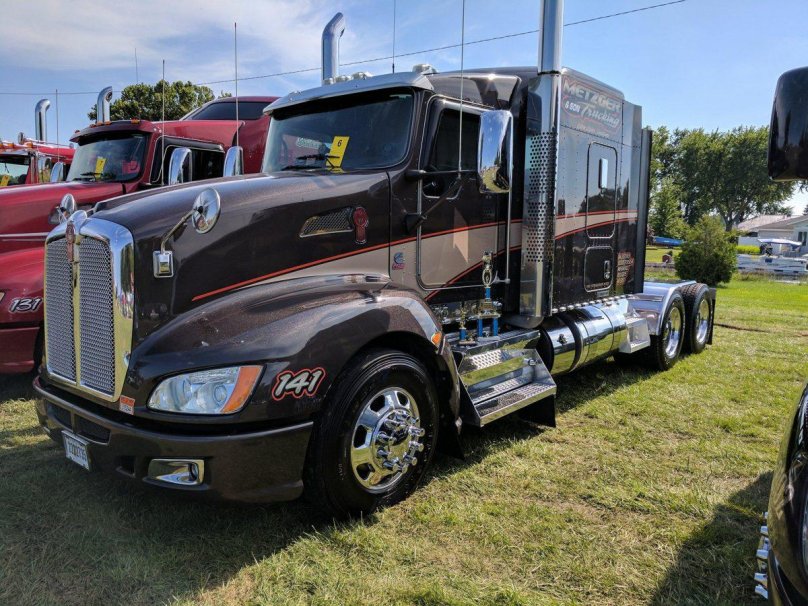 Kenworth 660